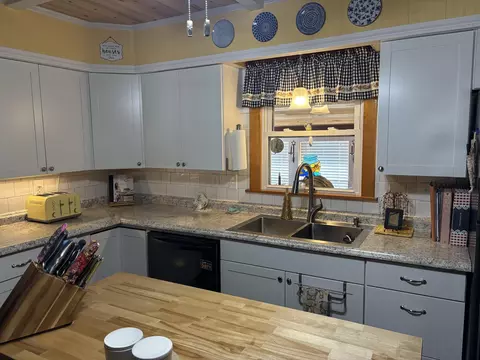 Kitchen - 18 Winter St, Millinocket, ME 04462 photo 3 of 5