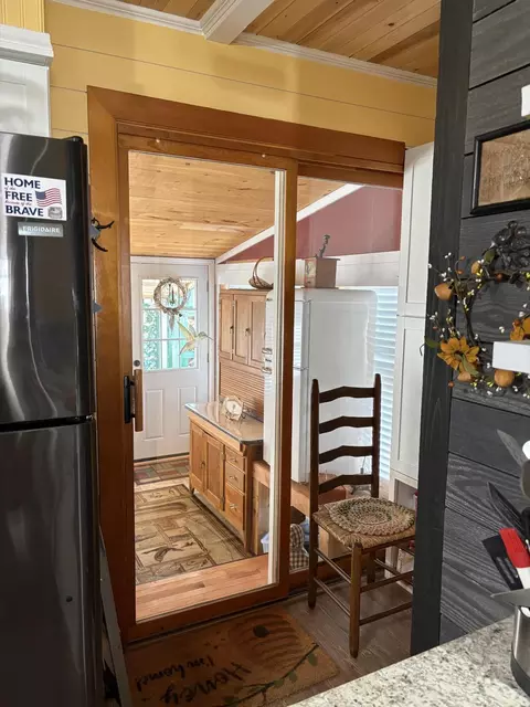 Entry Way - 18 Winter St, Millinocket, ME 04462 photo 1 of 2