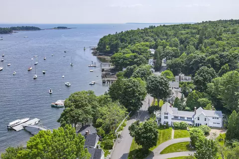 48 Sea St, Rockport, ME 04856