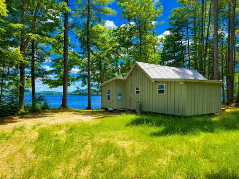 36 Sunset Point Dr, Bradley, ME 04411