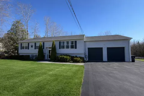 2094 Glenwood Ave, Hermon, ME 04401