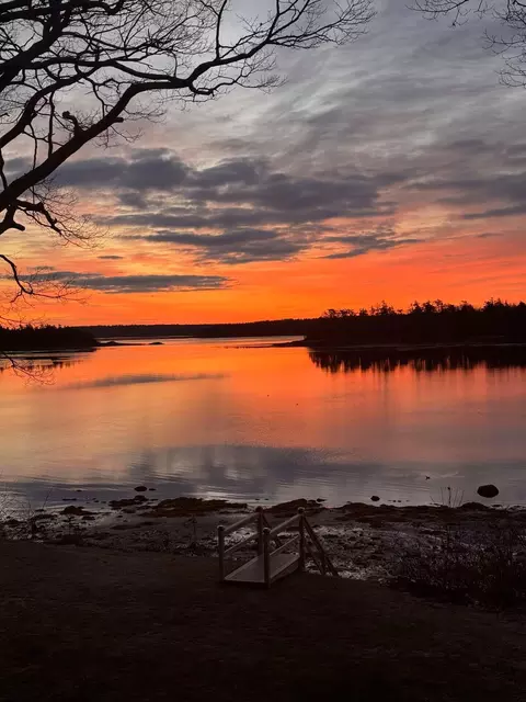 70 Maquoit Dr, Freeport, ME 04032
