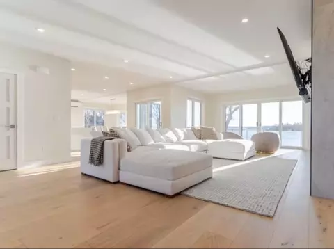 Living - 70 Maquoit Dr, Freeport, ME 04032 photo 1 of 2