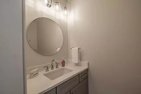 Bath - 70 Maquoit Dr, Freeport, ME 04032 photo 6 of 6
