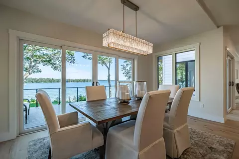 Dining - 70 Maquoit Dr, Freeport, ME 04032 photo 2 of 2