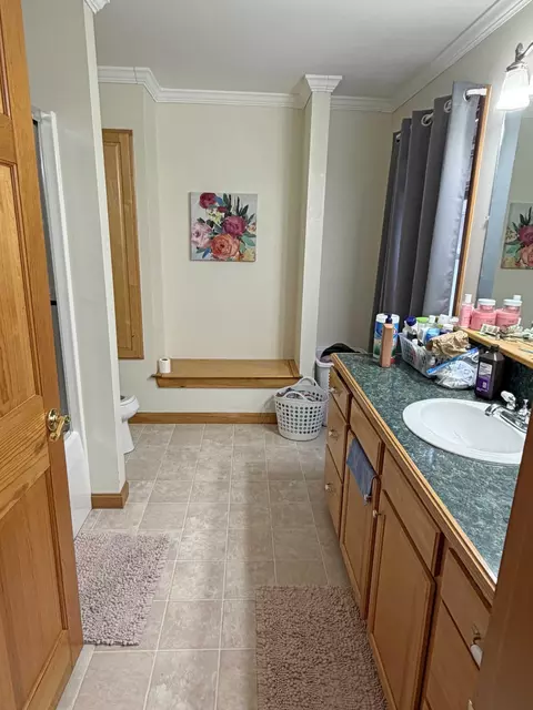 Bath - 62 Spring St, Ellsworth, ME 04605 photo 3 of 5