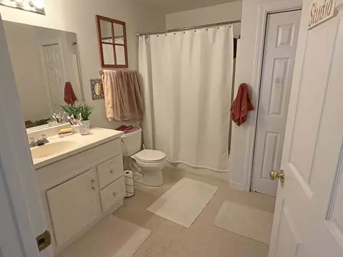 Bath - 62 Spring St, Ellsworth, ME 04605 photo 2 of 5