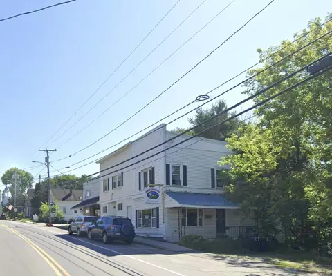 11 Church St, Oakland, ME 04963