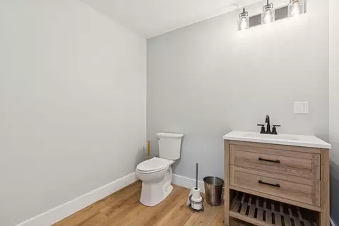 Bath - 90 Macomber Rd, Readfield, ME 04355 photo 1 of 7