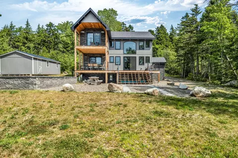 39 Pratt Ln, Danforth, ME 04424