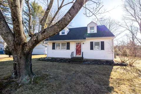 93 Adams St, Gardiner, ME 04345