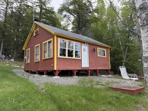 76 Hoover Ln, Lincoln, ME 04457