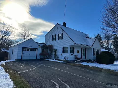 7 Madigan St, Houlton, ME 04730