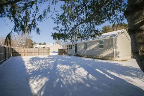 127 Meadow Ln, Farmington, ME 04938