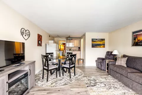 35 Main St #9, Ogunquit, ME 03907