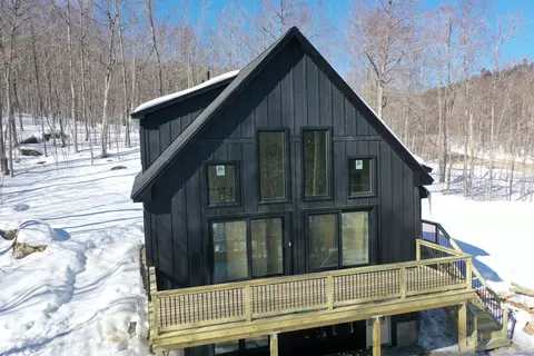 22 Keystone Dr, Newry, ME 04261