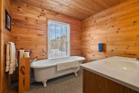 Bath - 49 Field Way, Rangeley, ME 04970 photo 2 of 5