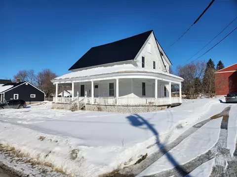 25 Howard St, Presque Isle, ME 04769