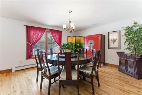 Dining - 376 Main St, Wayne, ME 04284 photo 3 of 4