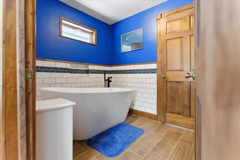 Bath - 376 Main St, Wayne, ME 04284 photo 4 of 12