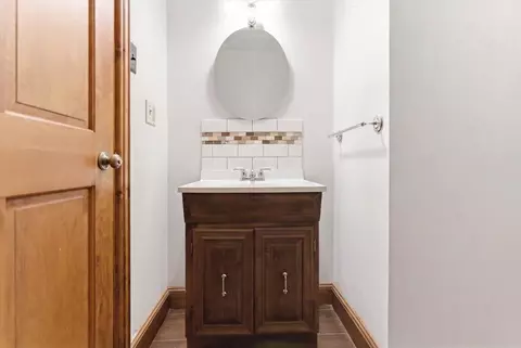 Bath - 376 Main St, Wayne, ME 04284 photo 1 of 12