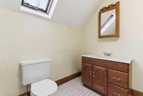 Bath - 376 Main St, Wayne, ME 04284 photo 11 of 12