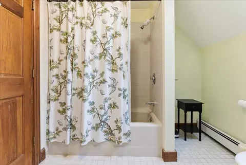 Bath - 376 Main St, Wayne, ME 04284 photo 12 of 12
