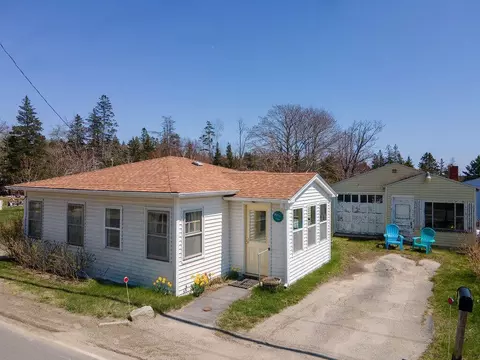 7 N Main St, Stonington, ME 04681