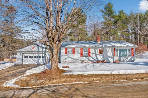 4 Thurlow Ave, Paris, ME 04281