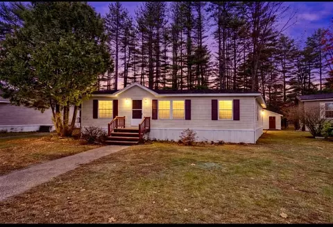 12 Maple Dr, Gorham, ME 04038