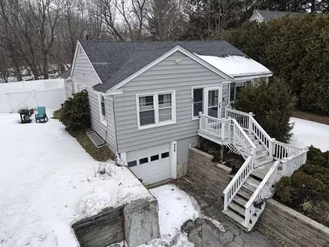 428 Essex St, Bangor, ME 04401
