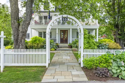 15 Langsford Rd #2, Kennebunkport, ME 04046