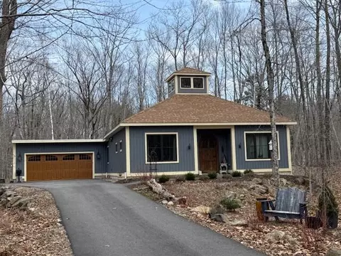 10 Blueberry Ln, Kittery, ME 03904