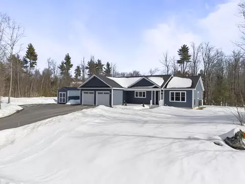 7 Mavis Dr, Turner, ME 04282