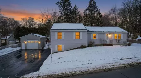 30 Deane St, Ellsworth, ME 04605