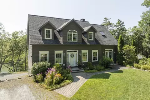 29 Wiscasset Rd, Boothbay, ME 04537