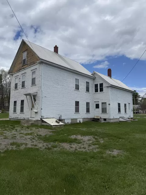 5 Nichol St, Paris, ME 04281