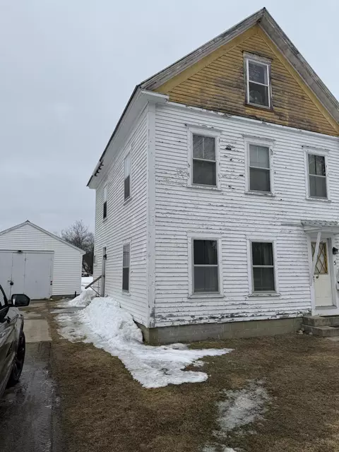 5 Nichol St, Paris, ME 04281