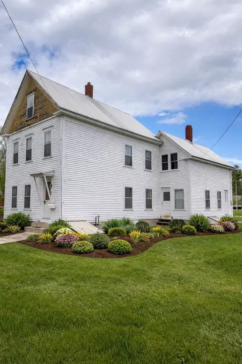5 Nichol St, Paris, ME 04281