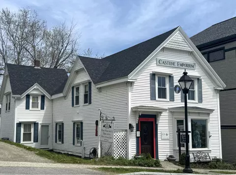 15 Main St, Castine, ME 04421