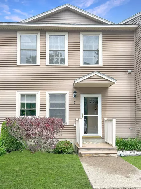 1016 State St #7, Bangor, ME 04401
