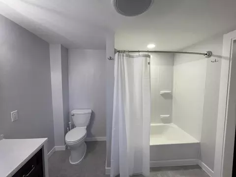 Bath - 12 Kossuth St, Biddeford, ME 04005 photo 1 of 4