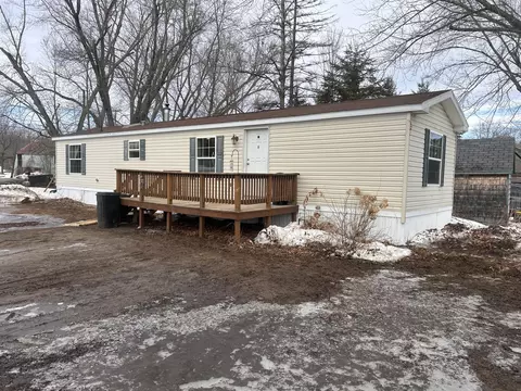 4 Gilbert St, Livermore Falls, ME 04254