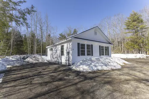 71 Chicopee Rd, Standish, ME 04084