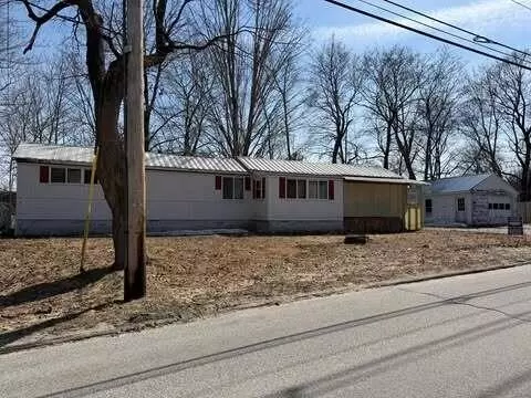 17 Water St, Mechanic Falls, ME 04256