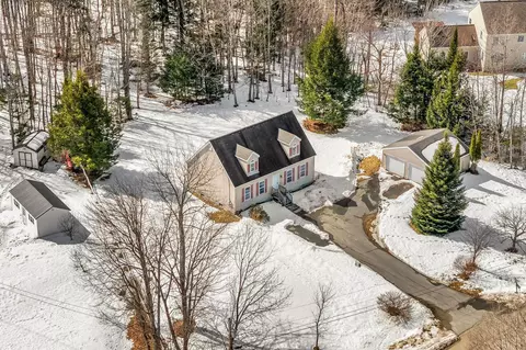 40 Harwood Rd, Farmingdale, ME 04344