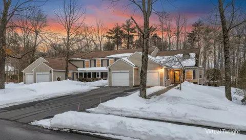 3 Kensington Dr #3, Kennebunk, ME 04043