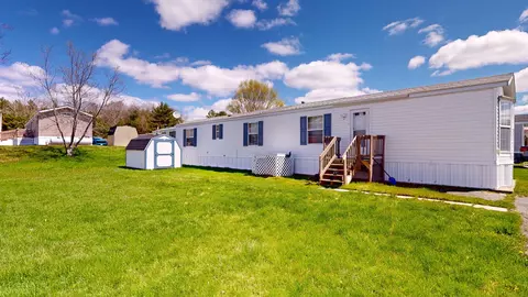 10 Sarah Ave, Lewiston, ME 04240