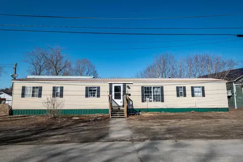 3 Clinton St, Milo, ME 04463