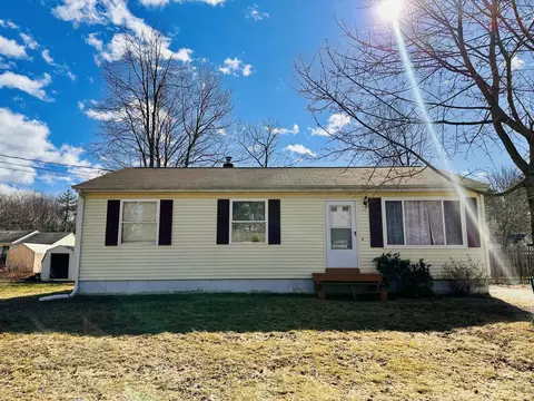 15 Roslin Ave, Lewiston, ME 04240